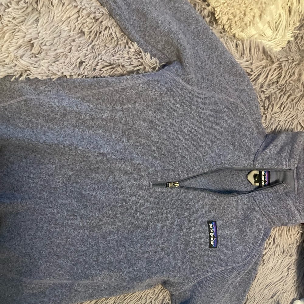 Patagonia pull over in great shape fits tight